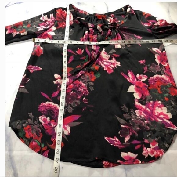 Kirna Zabete Target- tie V-neck floral long sleeve, tunic blouse - Picture 6 of 10